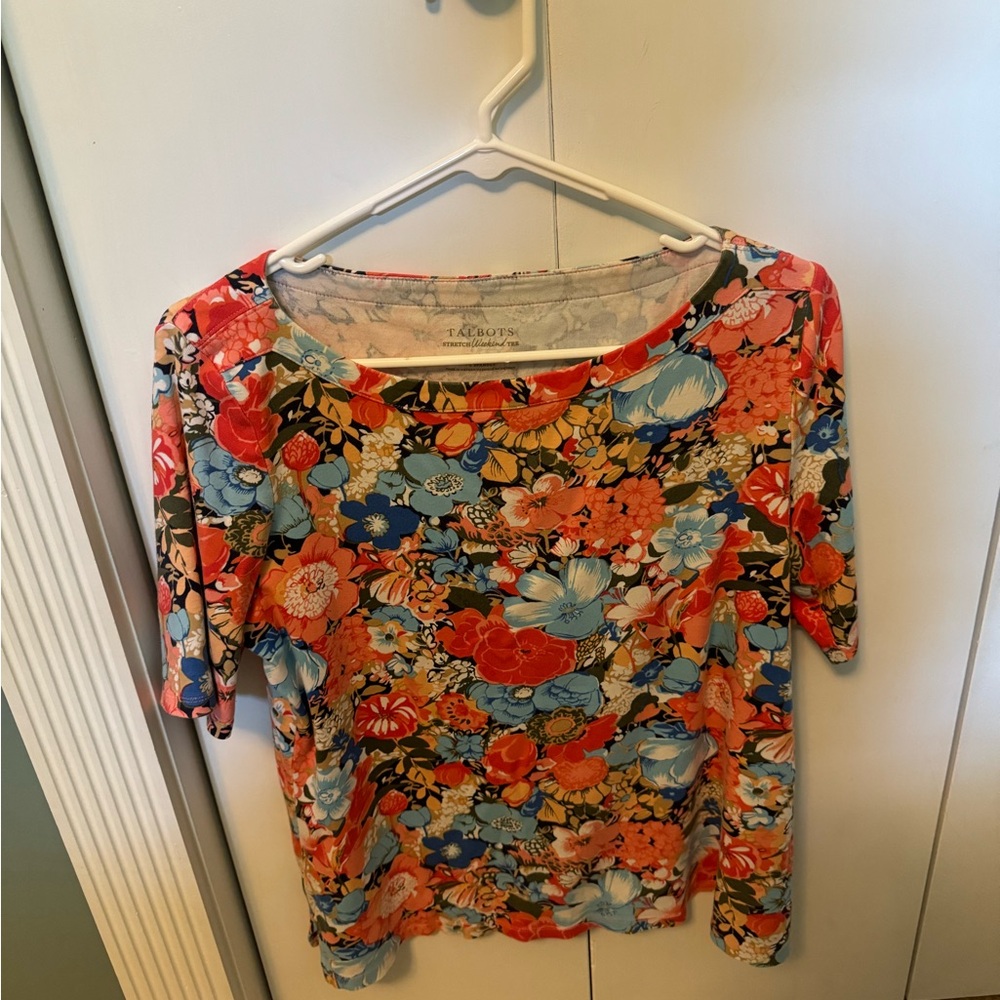 Nice Talbots Top. Like New Condition Size Large